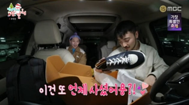 [종합] 김호영, 뮤지컬 음향감독 출신 매니저 노래 들으며 피부 관리 "BGM 깔아봐"('전참시')