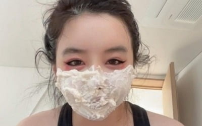 박봄, 쇄골에 '선명한 흉터'…스티커로 가렸지만 '눈길'
