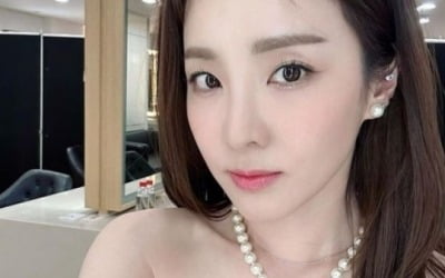 산다라박, '소식좌'의 반전 몸매…드레스 입고 한 컷