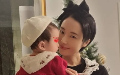 이정현, 온 가족과 함께 '행복 크리스마스'…딸 품에 안고 '미소'