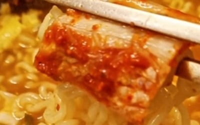 '의사♥' 이정현, 워킹맘 배는 스테이크로도 안 채워지네…라면 폭풍 흡입