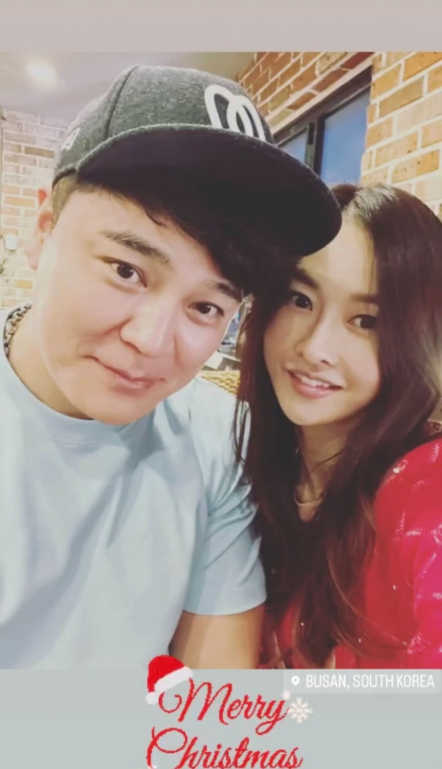 추신수♥하원미, 추울수록 더 밀착…부산 크리스마스 데이트 '포착'
