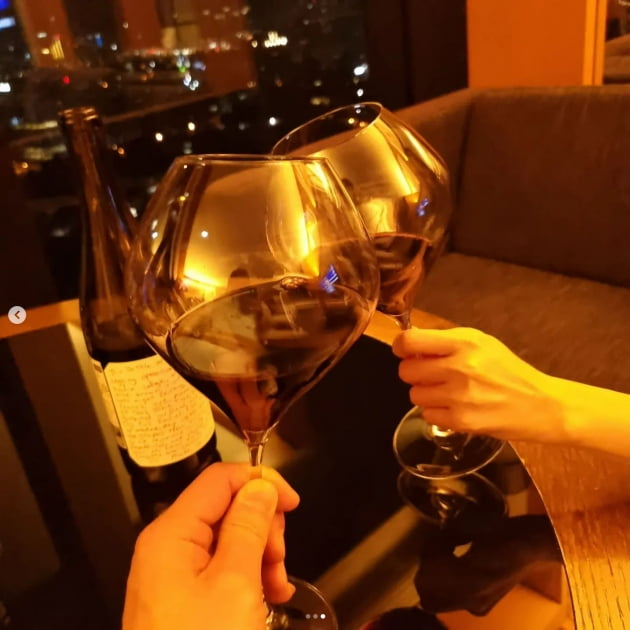 한정민♥조예영, 남산 5성급호텔에서 보낸 크리스마스…떨어질 생각 없는 달달함