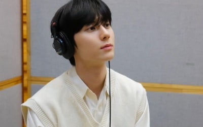 황민현, 완벽한 왕자님 비주얼…오똑 콧날에 '심쿵'