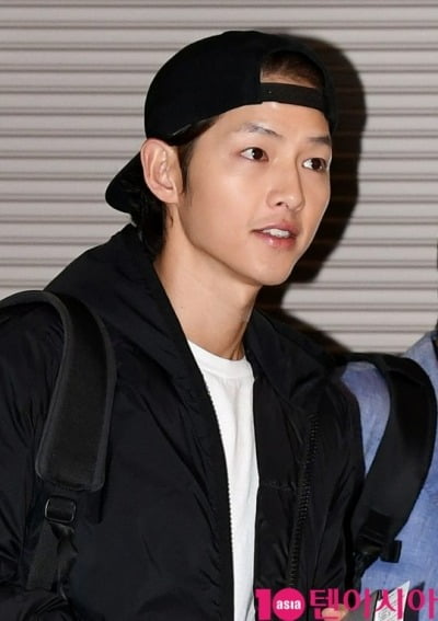 [공식] '영국미녀와 열애' 송중기 측 "결혼·임신설 확인 어려워 양해 부탁"