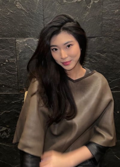 '솔로지옥2' 하버드생 이나딘, 똑닮은 가족들과 연말 파티