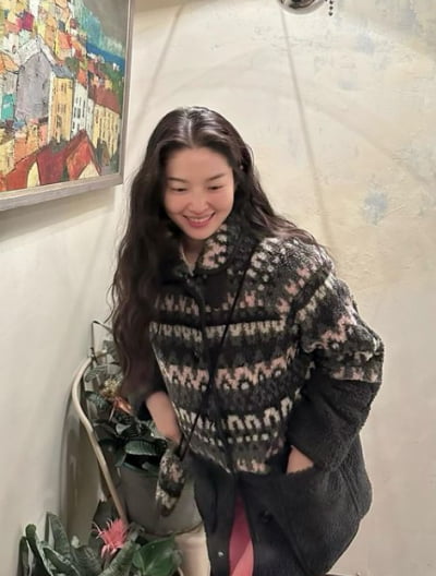 '전진♥' 류이서, 뽀글뽀글 파마머리로 스타일링 변신…상큼한 비글美
