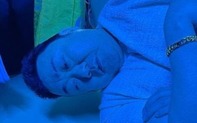 '예정화♥' 마동석, 촬영 휴식 중 머리 안 닿는 눕방…코어 힘 대단하네