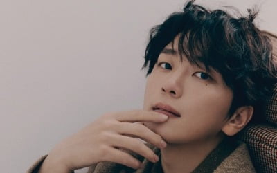 '여왕의 남자' 고우림, 눈 밑 매력점에 ♥김연아도 반했나 [화보]