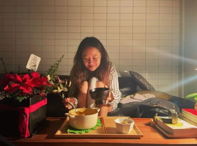 '케빈오♥' 공효진, 크리스마스 만찬으로 뭘 먹었나…라면 국물에 감출 수 없는 미소