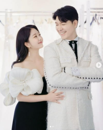 박수홍♥김다예, 웨딩 가봉스냅 공개…가족사 뒤로하고 찐미소