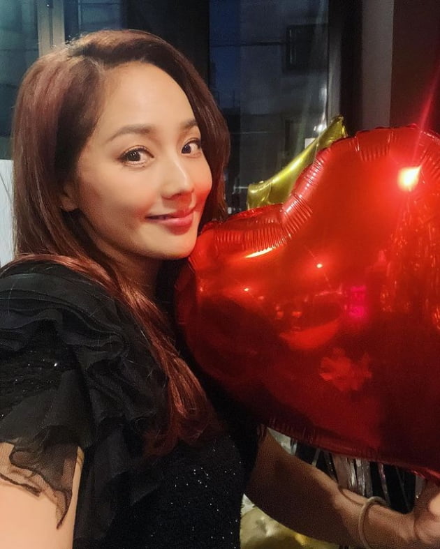 '기태영♥' 유진, 2022년과 작별 인사한 원조 요정의 꽃미모…내년에도 ing