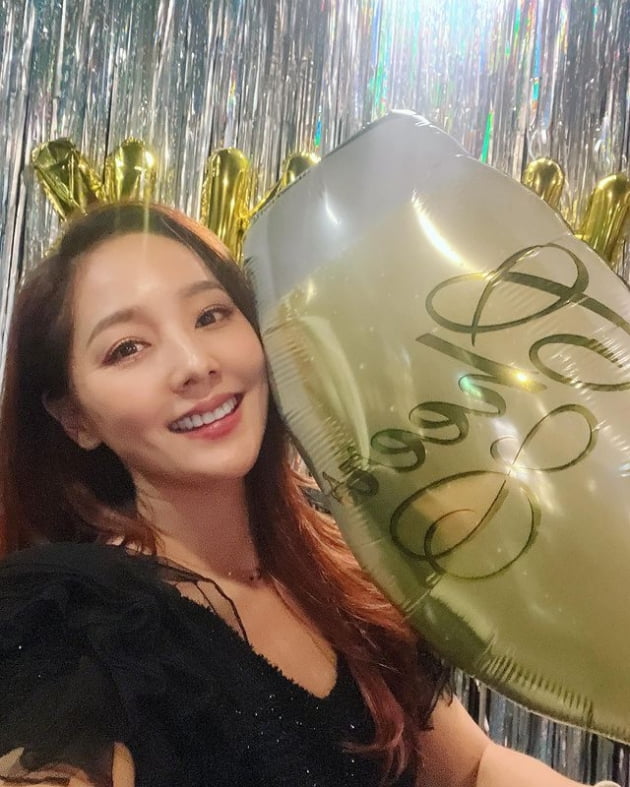 '기태영♥' 유진, 2022년과 작별 인사한 원조 요정의 꽃미모…내년에도 ing