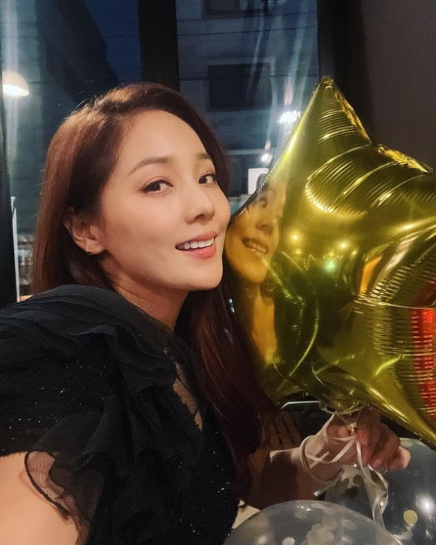 '기태영♥' 유진, 2022년과 작별 인사한 원조 요정의 꽃미모…내년에도 ing