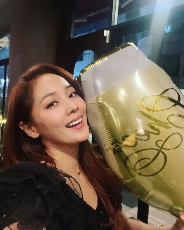 '기태영♥' 유진, 2022년과 작별 인사한 원조 요정의 꽃미모…내년에도 ing