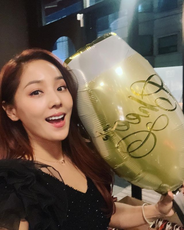 '기태영♥' 유진, 2022년과 작별 인사한 원조 요정의 꽃미모…내년에도 ing