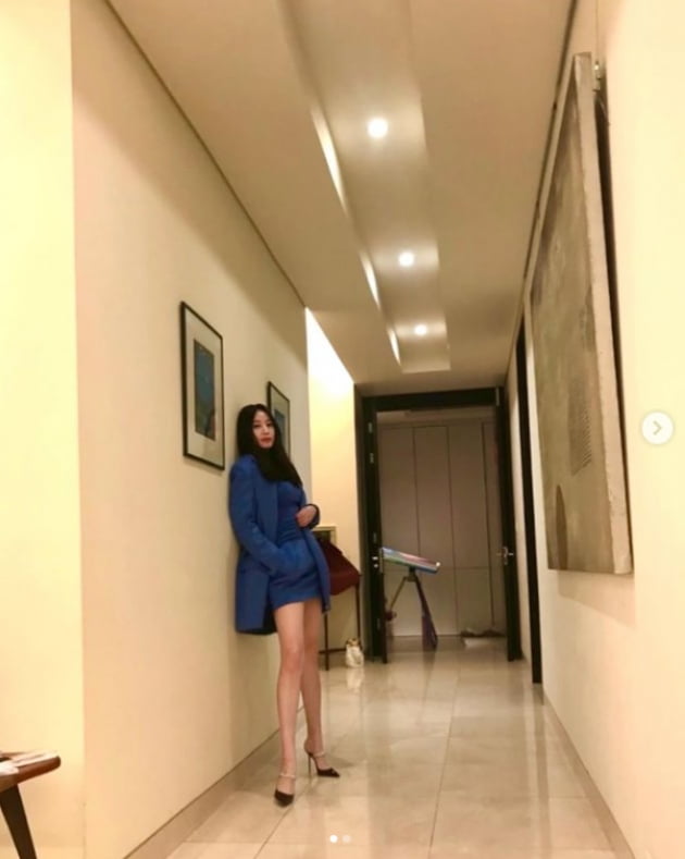 김혜수, 자신감 넘치는 포즈...은근히 섹시미 UP