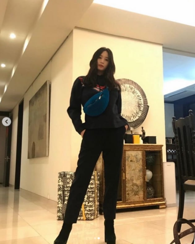 김혜수, 자신감 넘치는 포즈...은근히 섹시미 UP