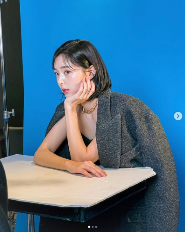 채수빈, 단발병 부르는 미모...아찔한 오프숄더