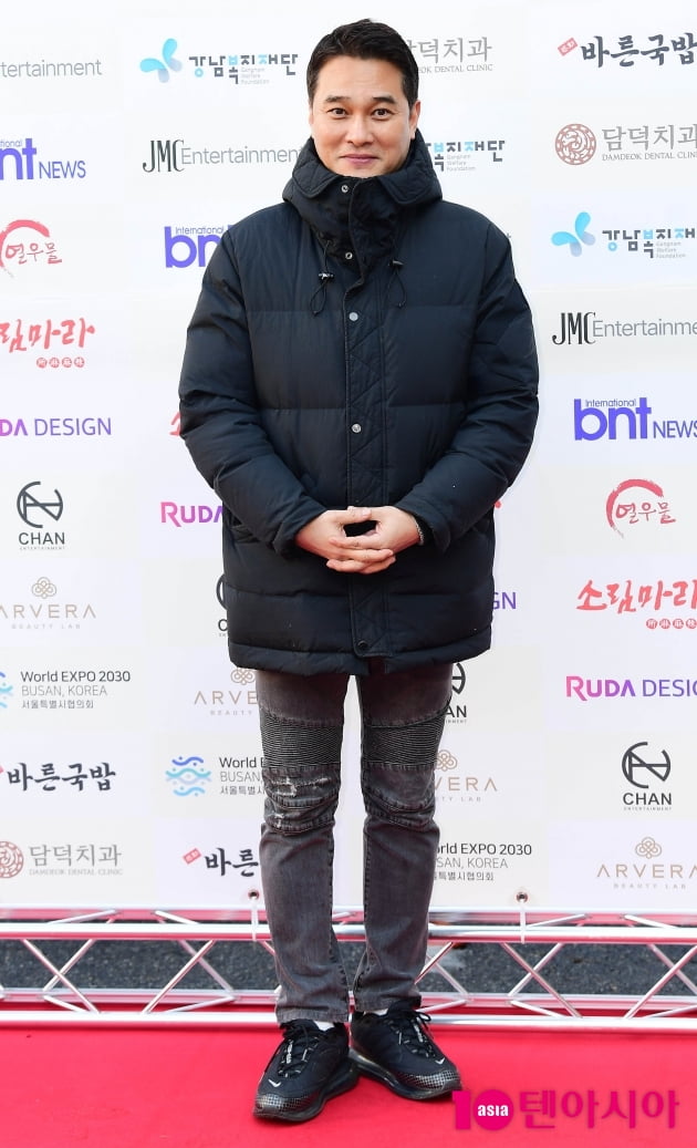 [TEN 포토] 에드워드 권 '김치로 봉사 왔어요'