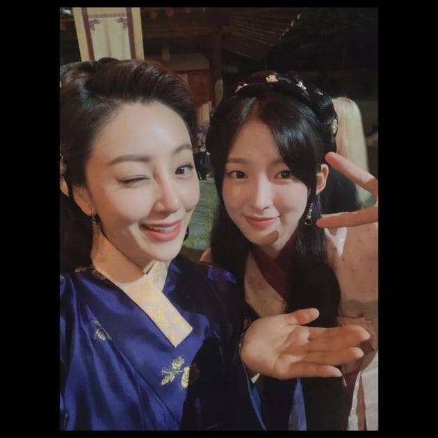 오나라, '산소 같은 여자' 오마이걸 아린과 찰칵 "맑고 깨끗한"
