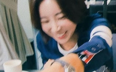 '김태희 올케' 이보미, ♥이완과 결혼기념일 3주년 자축…깨 쏟아지는 부부