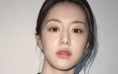 고윤정, 명품 D사로 도배했네…올블랙 속 돋보이는 청순美