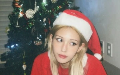 전소미, 산타 복장 입고 한 컷…러블리 매력 가득 비주얼