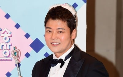 [TEN 포토] 전현무 '공주로 변신하면 대상 주나요?'