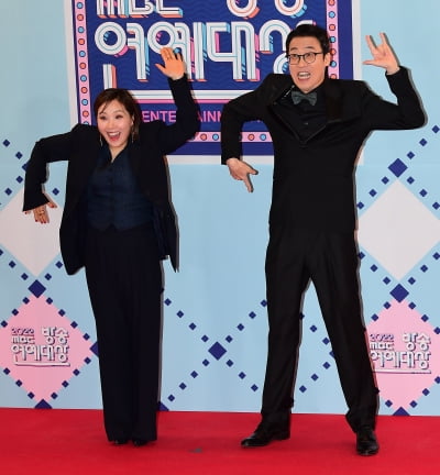 [TEN 포토] 신봉선-이윤석 '복면가왕 대표로 왔어요'