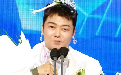 전현무, 눈물의 대상 "악플에 시달릴 때도 초심 잃지 않으려 했다" [MBC 방송연예대상]