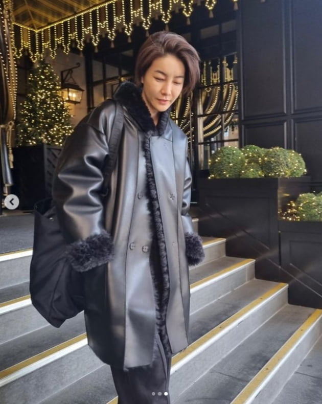 진서연, 우아한 발걸음...홀쭉해진 외모