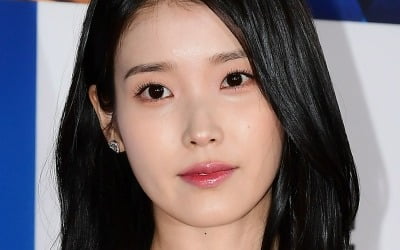 2억 기부한 아이유, 후원증서 공유 "오늘이 포근한 하루로 기억되길"