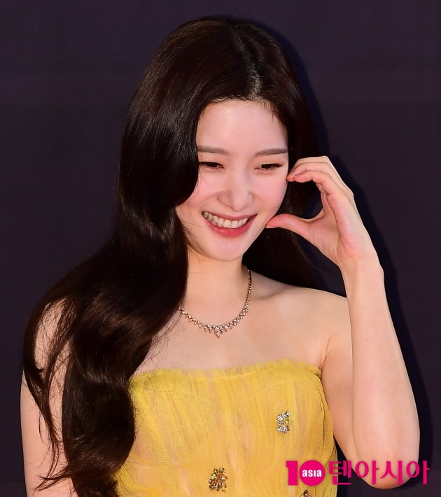 [TEN 포토] 정채연 '꺠물하트에 빵 터졌어요'