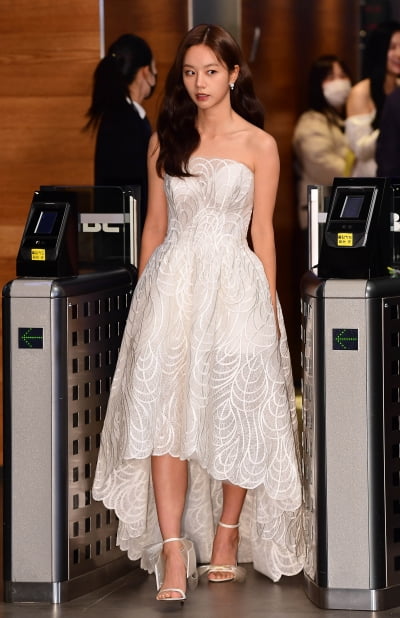 [TEN 포토] 혜리 '과감한 시스루'