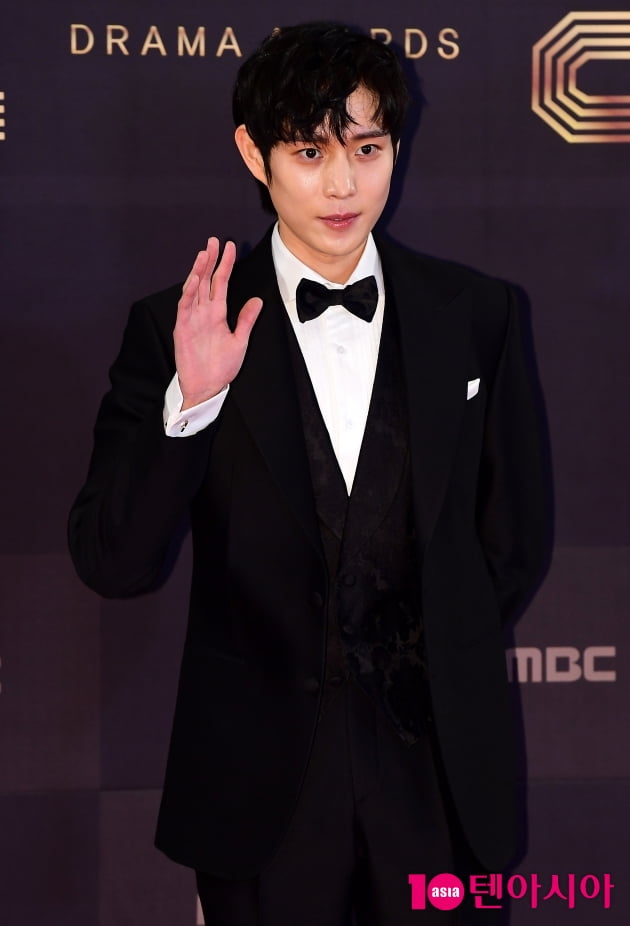 [TEN 포토] 김영대 '얼음도 녹일듯한 인사'