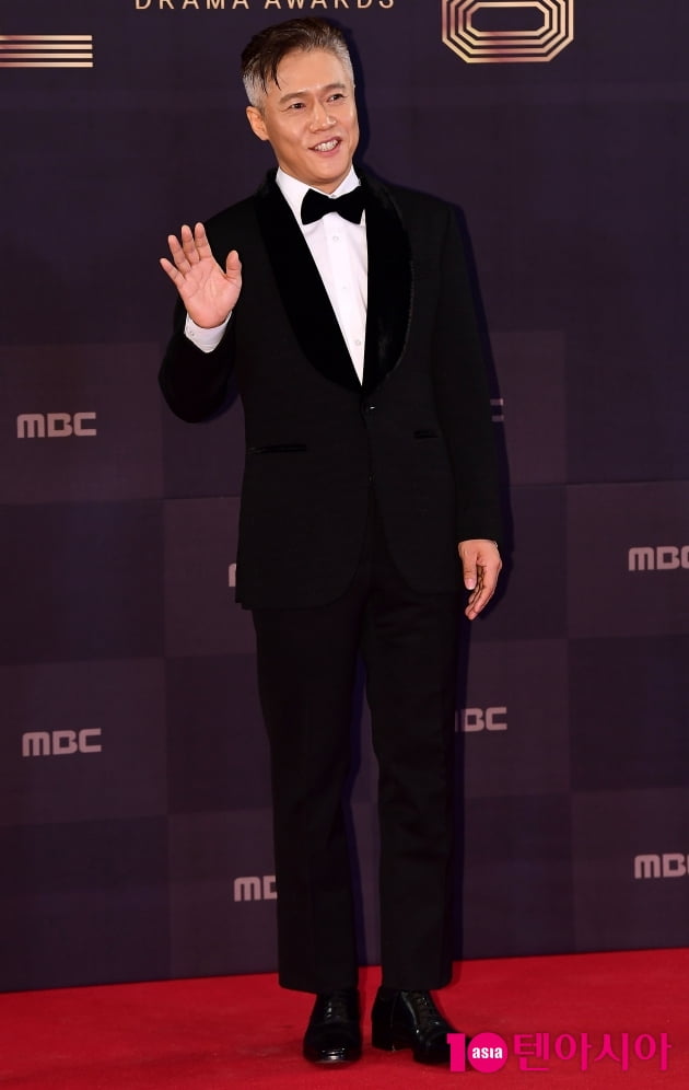 [TEN 포토] 박호산 '반가운 인사'