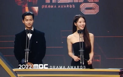 "노린 것 아냐" 이미주, 'MBC 연예대상' 구두 벗고 맨발 소감 해명 [MBC 연기대상]