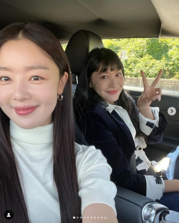 한선화x유인영, 술친구들의 꽃미소...햇빛마저 질투하네