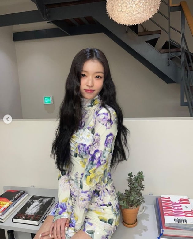 오마이걸 유아, 시선 사로잡는 슬렌더 몸매...화사한 미모