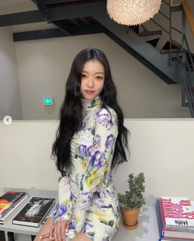 오마이걸 유아, 시선 사로잡는 슬렌더 몸매...화사한 미모