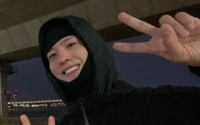 블러썸 떠난 FA 박보검, 근황 포착…새벽 러닝에도 미소 활짝