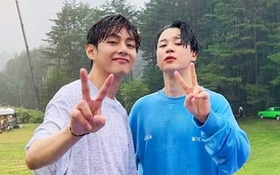 방탄소년단 지민·뷔, 비 맞으며 브이…뭘해도 훈훈한 95즈