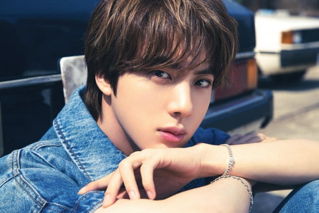 "돌아올 때 까지 기다릴게" 방탄소년단 진, 美매체가 전하는 굳건한 애정
