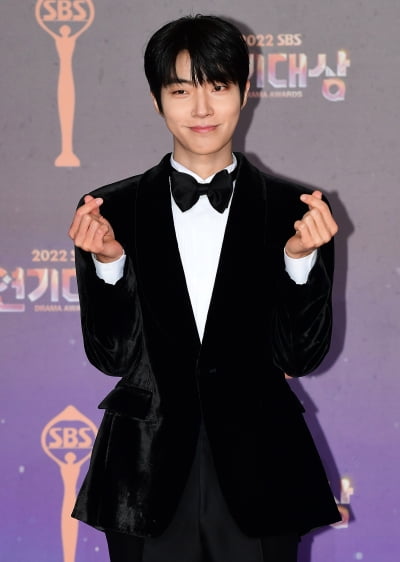 [TEN 포토] 황인엽 '하트도 귀엽게'