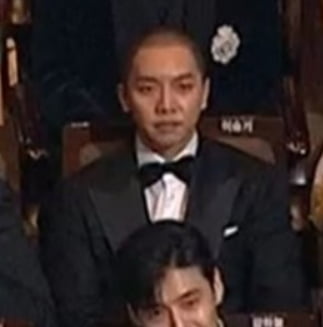 '후크 갈등' 이승기, 삭발한 채 KBS 연기대상 참석…포토월 촬영은 NO