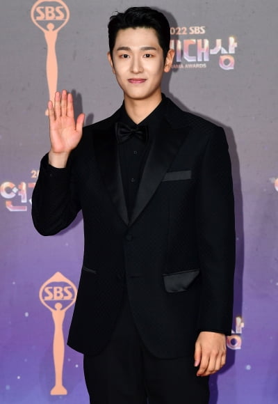 [TEN 포토] 이정준 '매너 넘치는 인사'