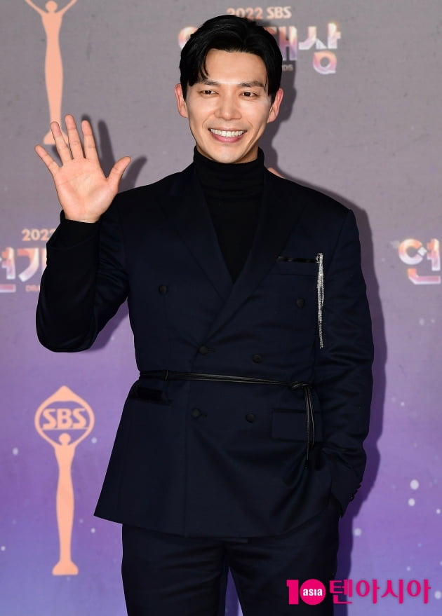 [TEN 포토] 지승현 '미소가 화려하네'