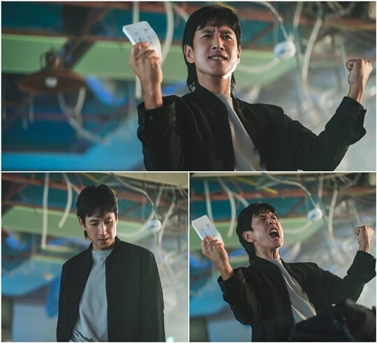 이선균, 수표 다발 들고 승리의 브이…환호 터트린 이유는? ('법쩐')