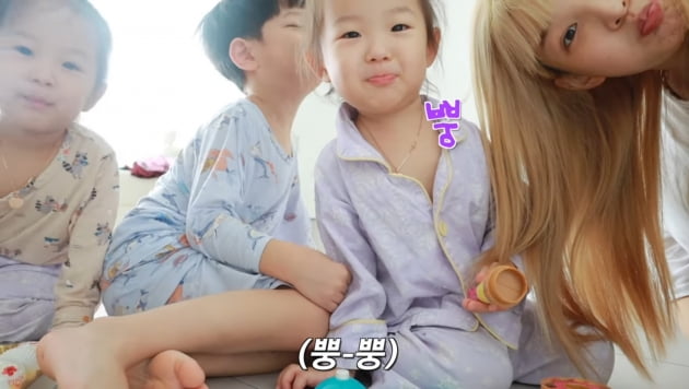 [종합] '월 800만 원' 쓰는 율희♥최민환 삼남매, 뭐 하고 노나 봤더니 ('율희의 집')